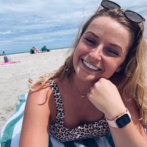 Meet your Posher, Gillian - Picture 1 of 1